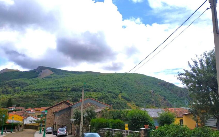 Casa de Pueblo en la Montaña Central