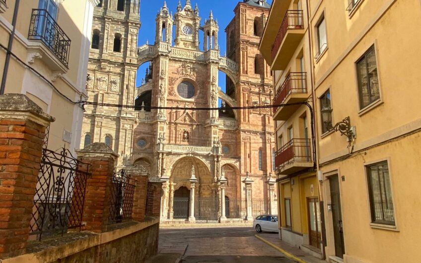 Casa junto a la Catedral de Astorga